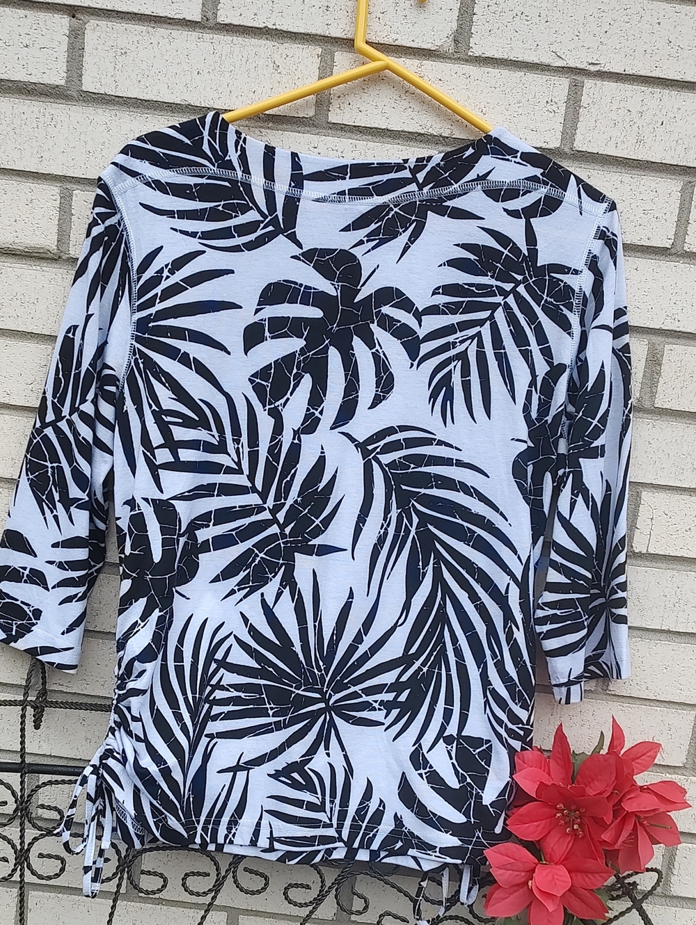 Links/ Black& White Top - Picture 10 of 10